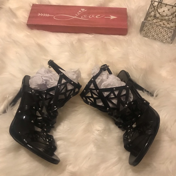 G by GUESS Black patent leather studded heels - Picture 6 of 8